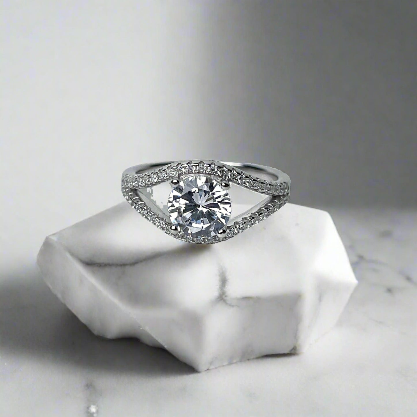 Argent Serenity Ring