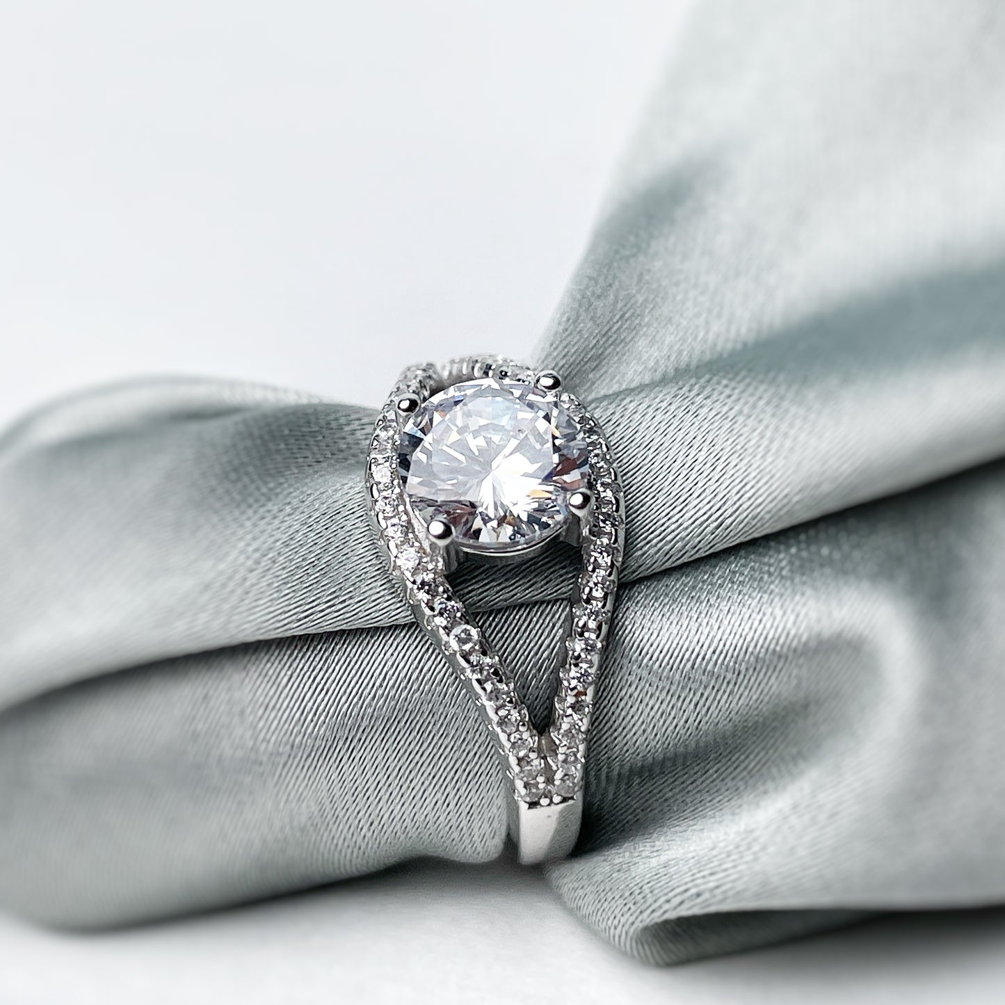 Argent Serenity Ring