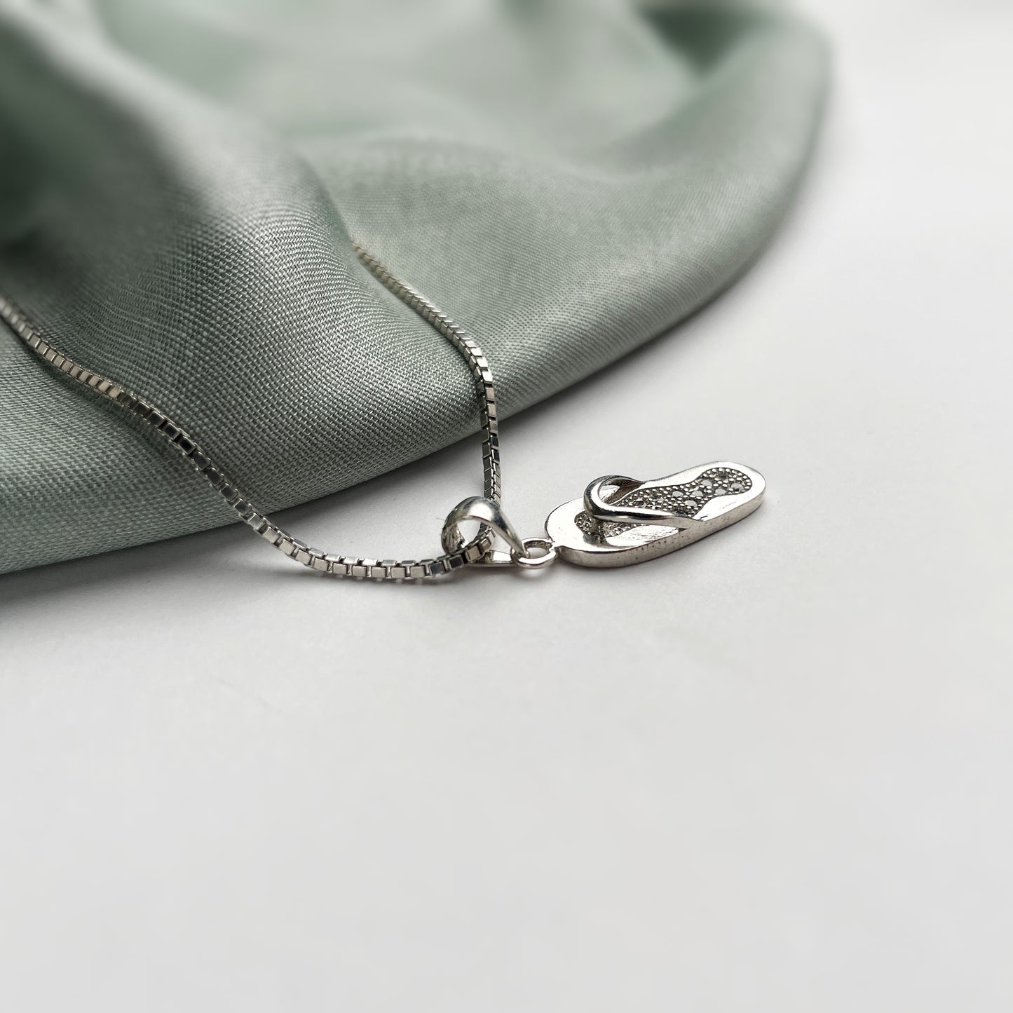 Dreamy Sleeper Silver Necklace