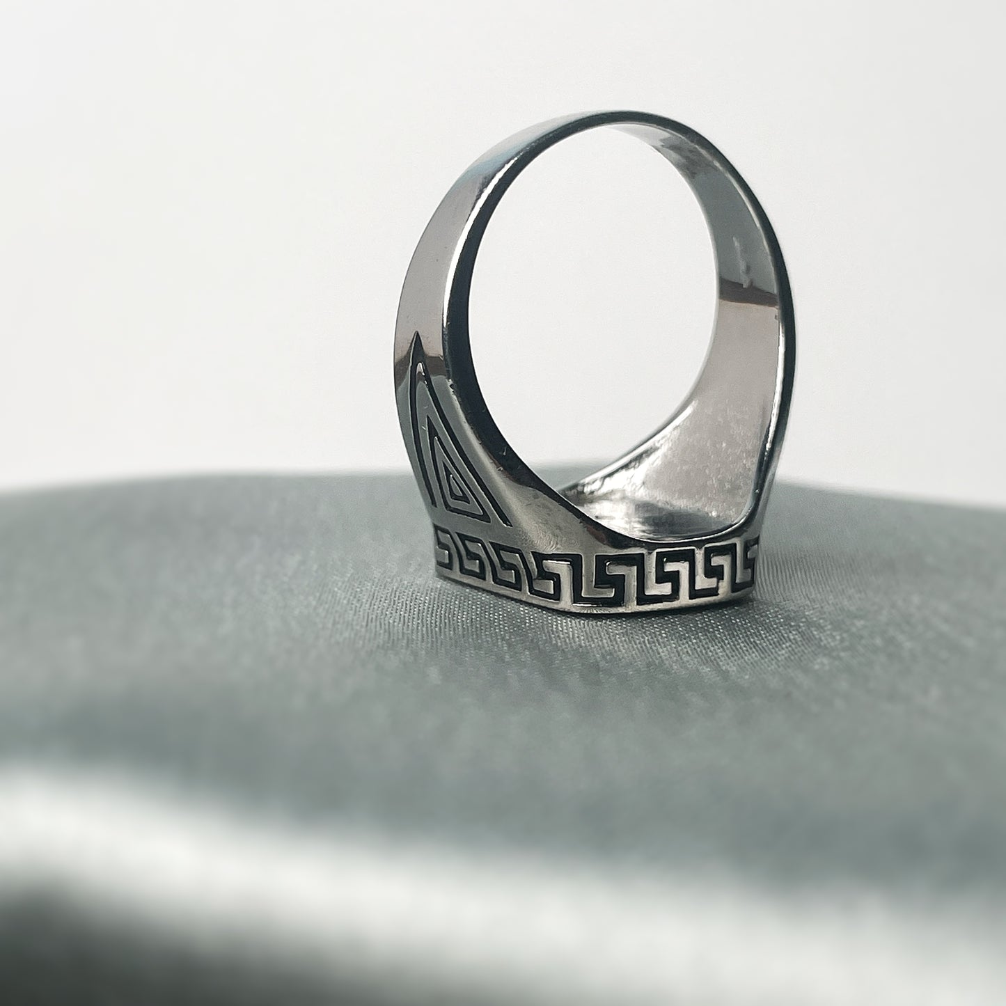 Maverick Men Ring