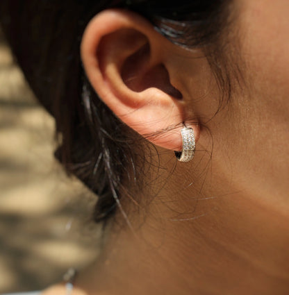 Minuscule Solitaires Silver Hoops