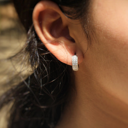 Minuscule Solitaires Silver Hoops